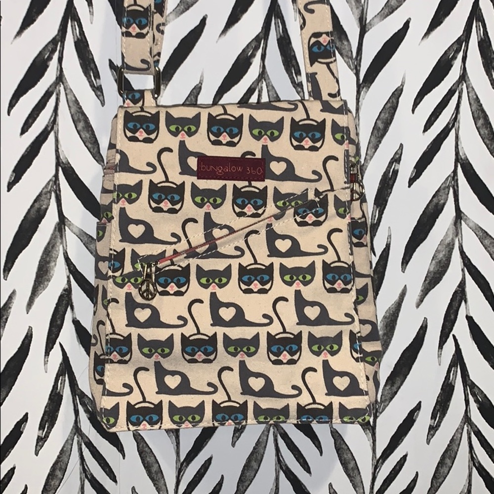 Bungalo cat purse